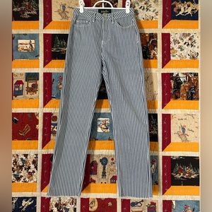 Stripped stretchy jeans